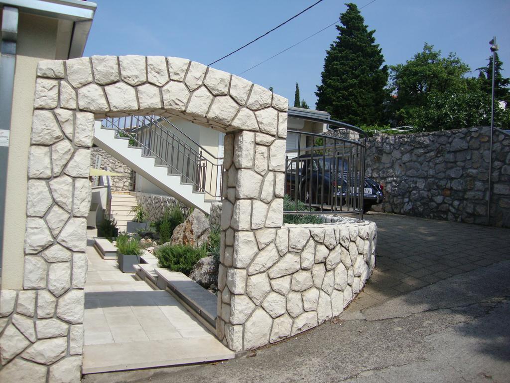 Apartments Ilona Novi Vinodolski Esterno foto