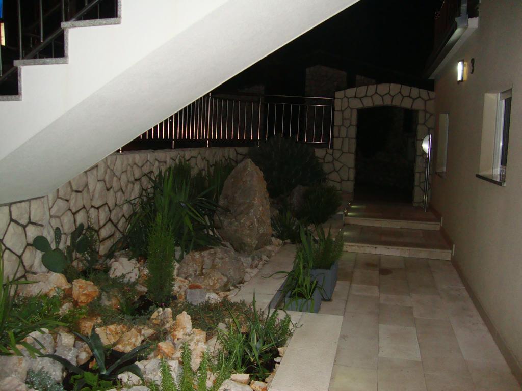 Apartments Ilona Novi Vinodolski Esterno foto